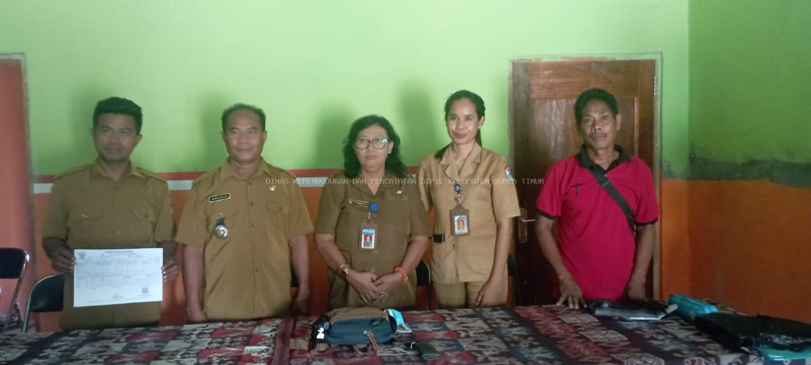Pendampingan Operator Desa dalam Pemanfaatan Aplikasi SIDARLIN di Kecamatan Kahaungu Eti