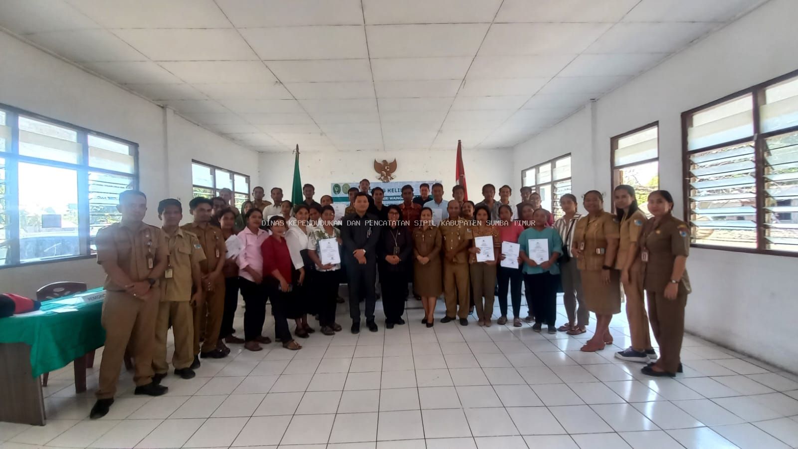 SIDANG KELILING PENETAPAN PENCATATAN PENGESAHAN ANAK HADIRKAN AKSES LAYANAN HUKUM DAN ADMINISTRASI KEPENDUDUKAN DI KECAMATAN WULLA WAIJELU