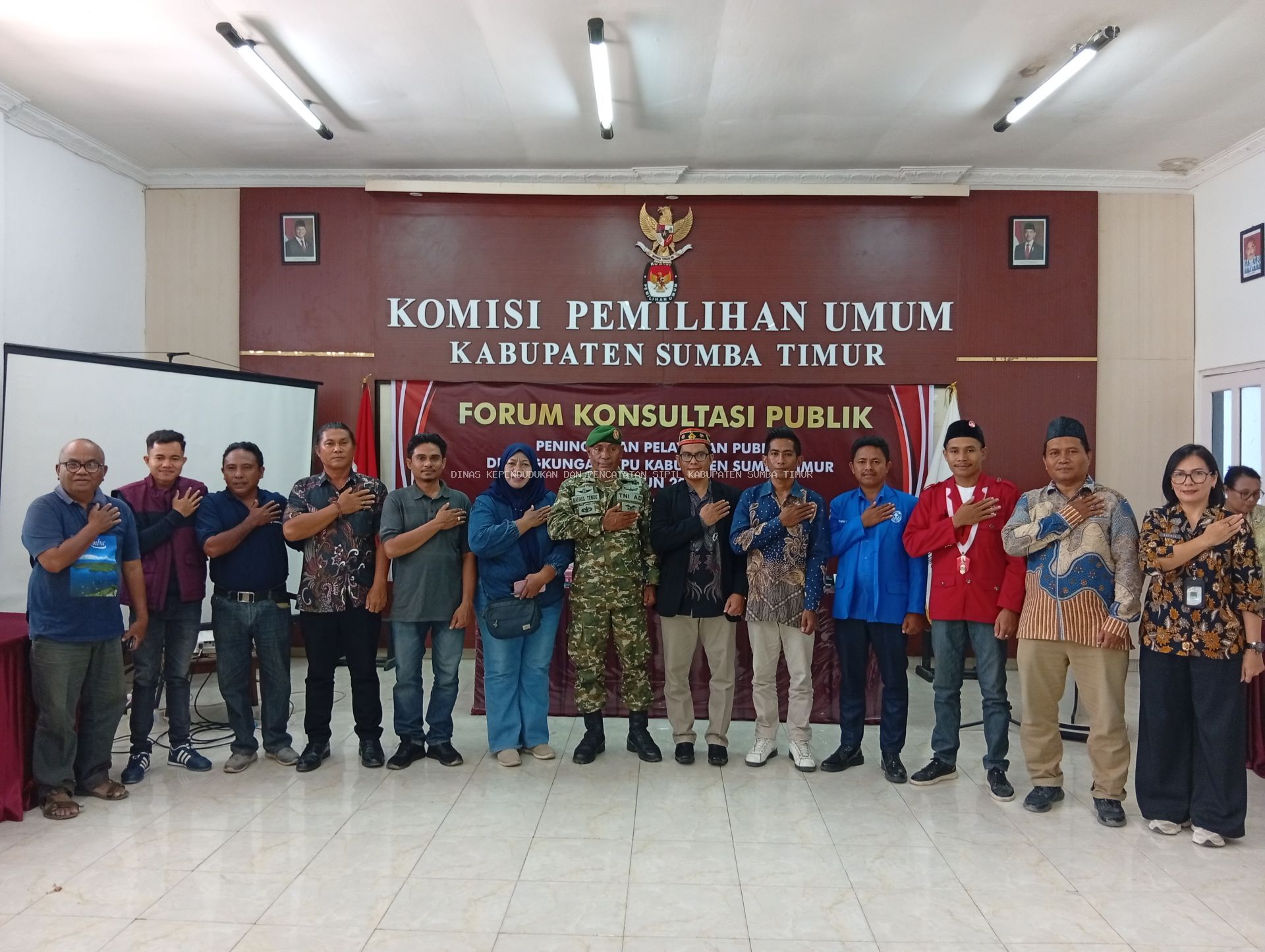 DUKCAPIL KABUPATEN SUMBA TIMUR IKUTI FORUM KONSULTASI PUBLIK PENINGKATAN PELAYANAN PUBLIK DI KPU